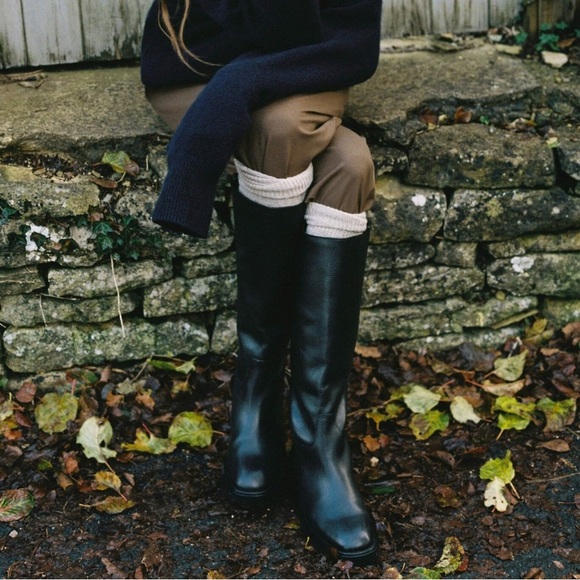 Black leather, classic style, heeled, pull-on, rounded toe boots S 6.5 - Picture 8 of 11